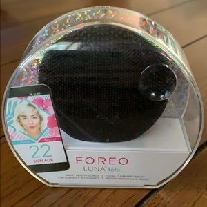 Foreo Luna fofo smart facial cleansing brush